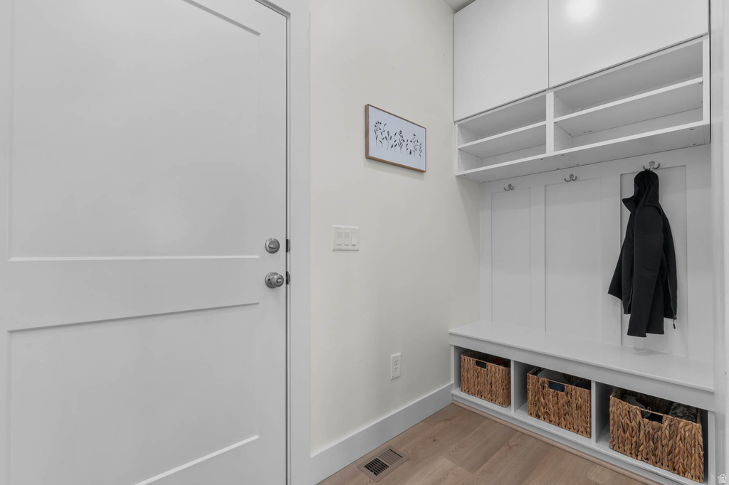 2291 E PARKSIDE CIR South Ogden, UT 84403