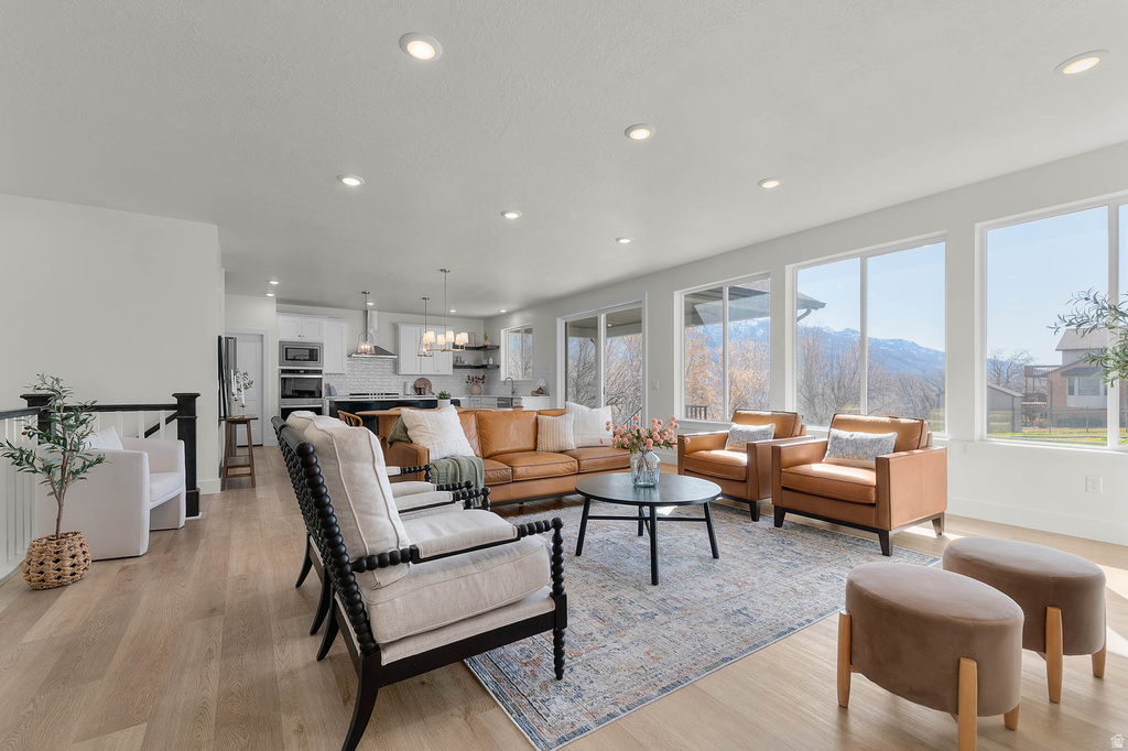 2291 E PARKSIDE CIR South Ogden, UT 84403