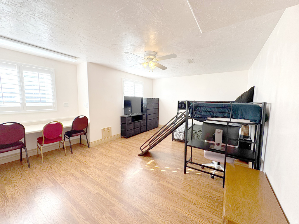 1926 N 2530 W Clinton, UT 84015