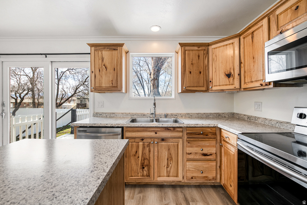 9822 S DARIN DR Sandy, UT 84070