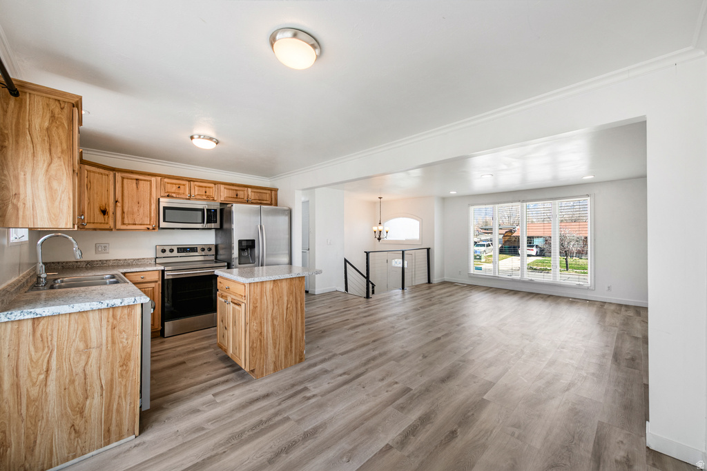 9822 S DARIN DR Sandy, UT 84070