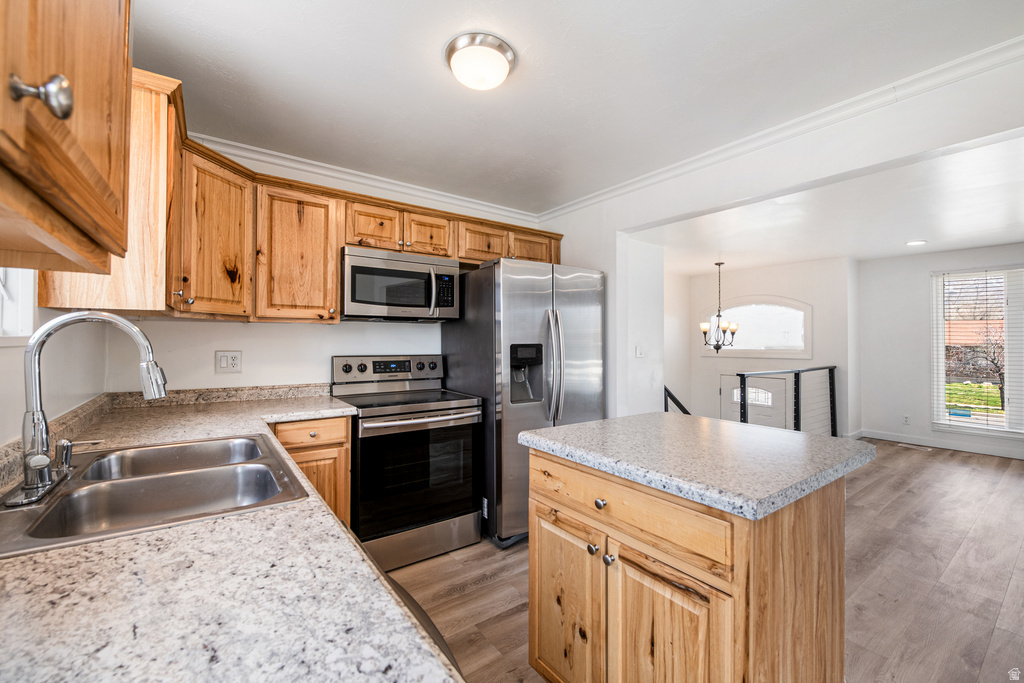 9822 S DARIN DR Sandy, UT 84070