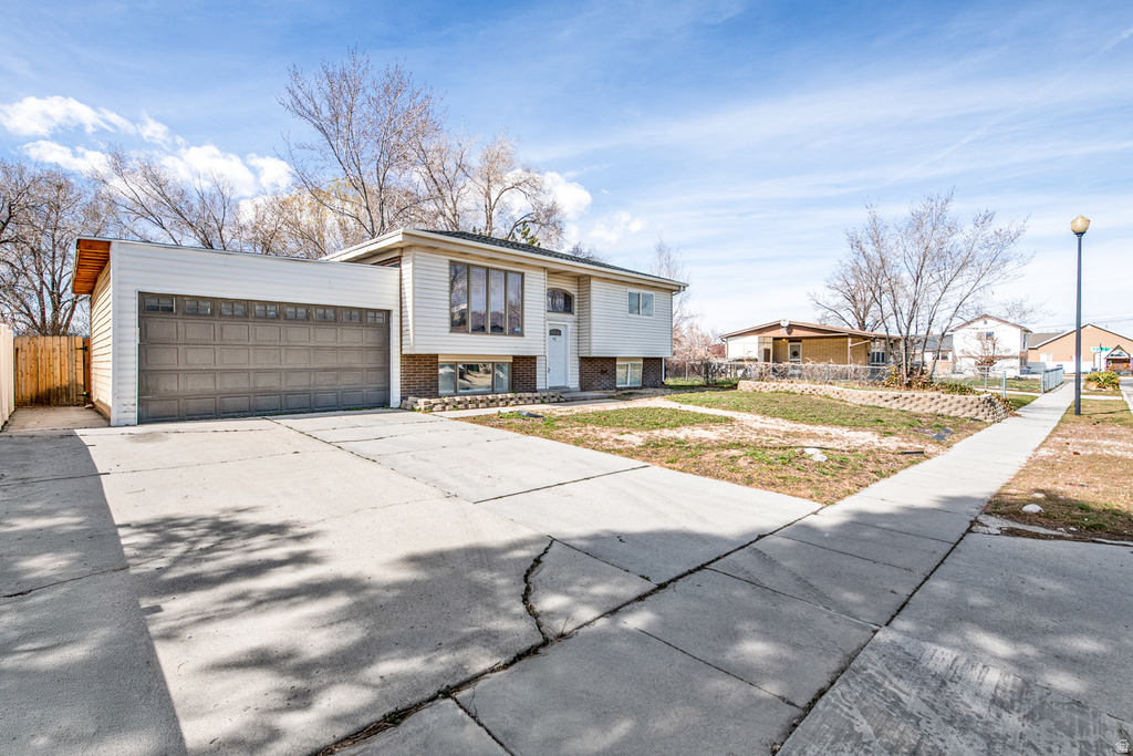 9822 S DARIN DR Sandy, UT 84070
