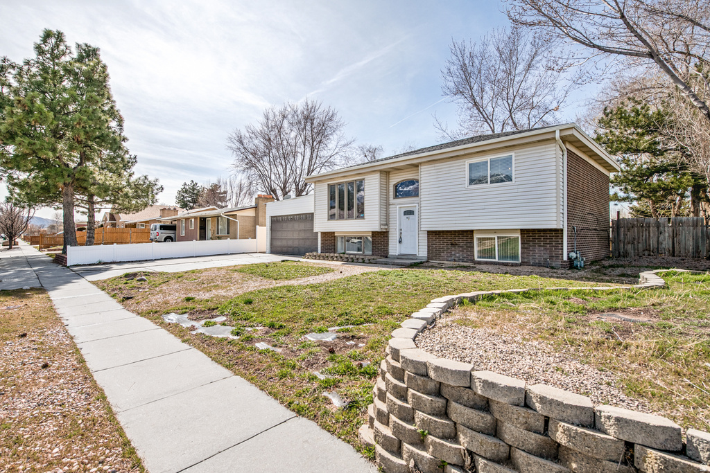 9822 S DARIN DR Sandy, UT 84070