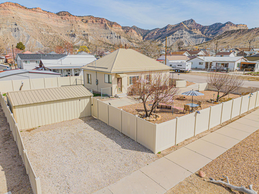 564 S 300 W Helper, UT 84526