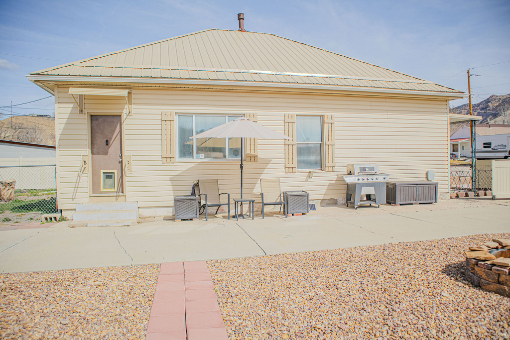 564 S 300 W Helper, UT 84526