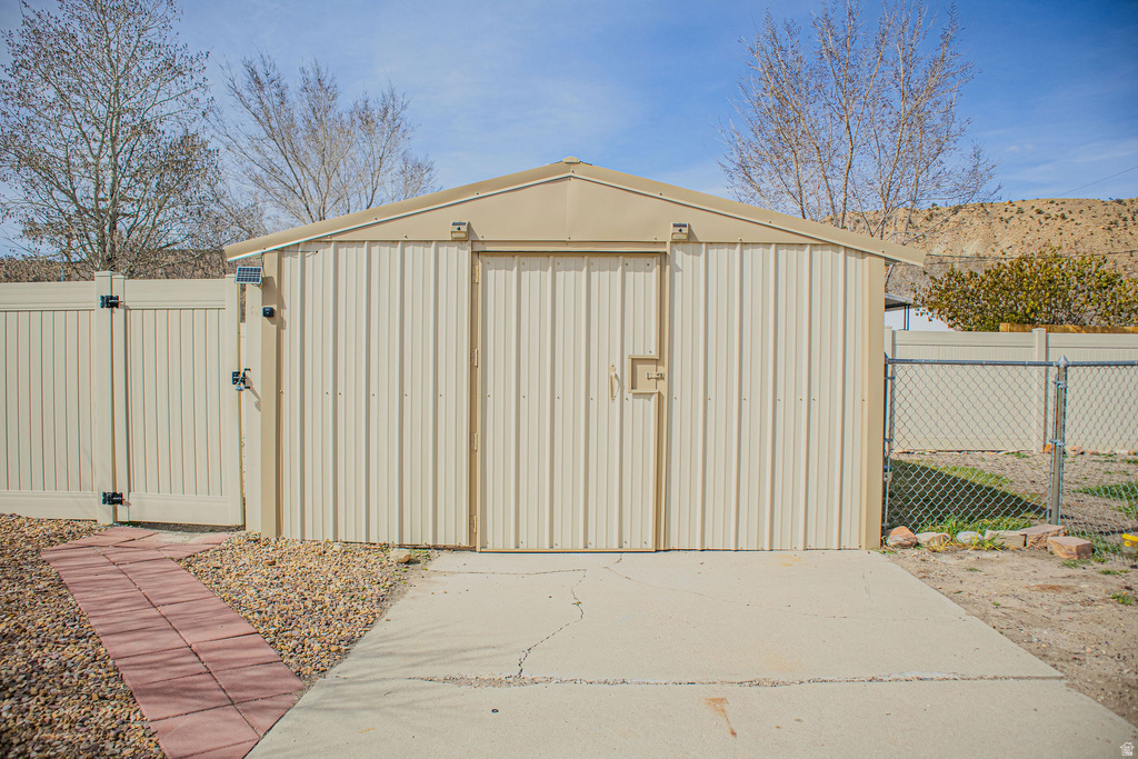 564 S 300 W Helper, UT 84526