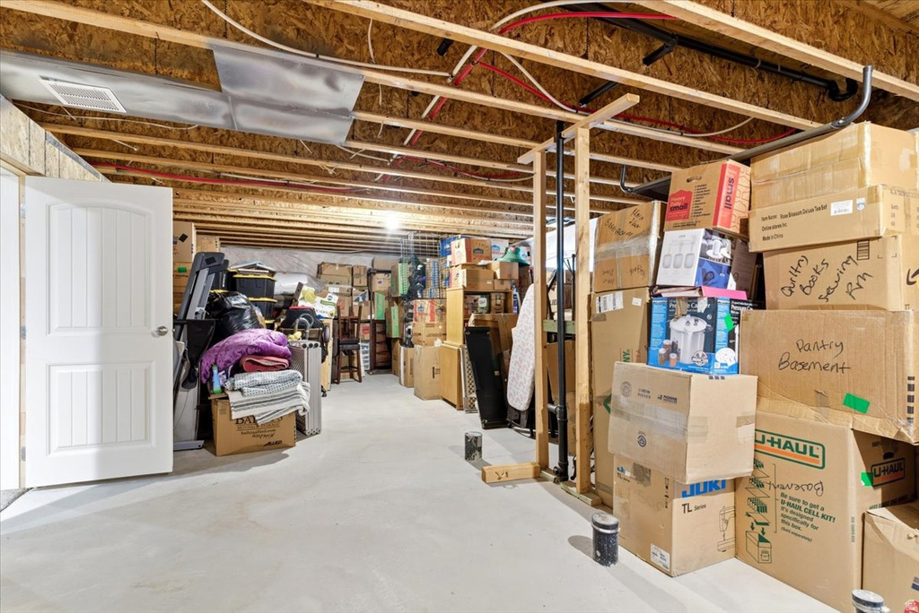 1251 N 2525 W Clinton, UT 84015