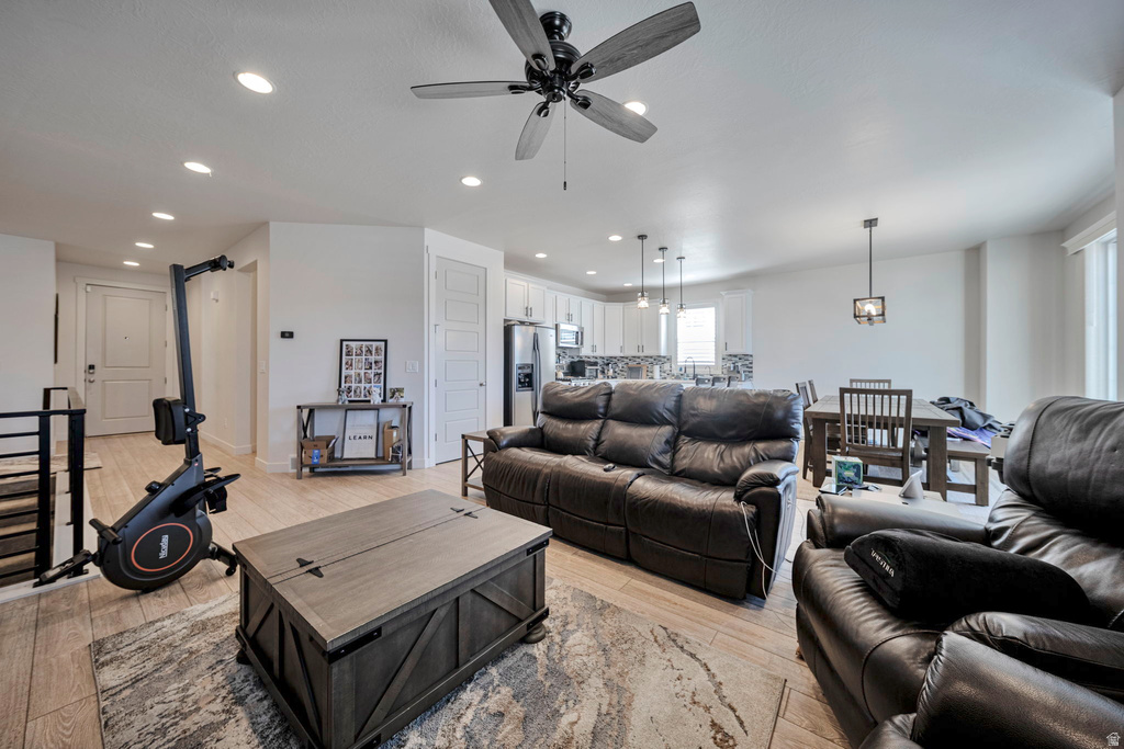 5647 KESTREL LN Stansbury Park, UT 84074