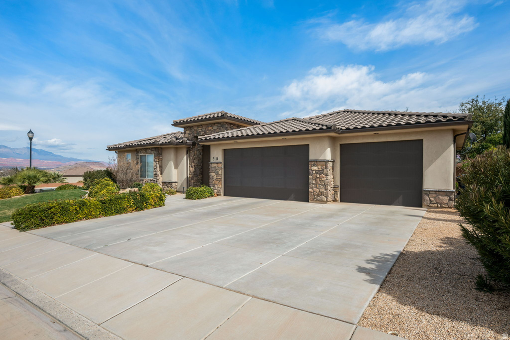 3114 E SEEGMILLER DR photo 3