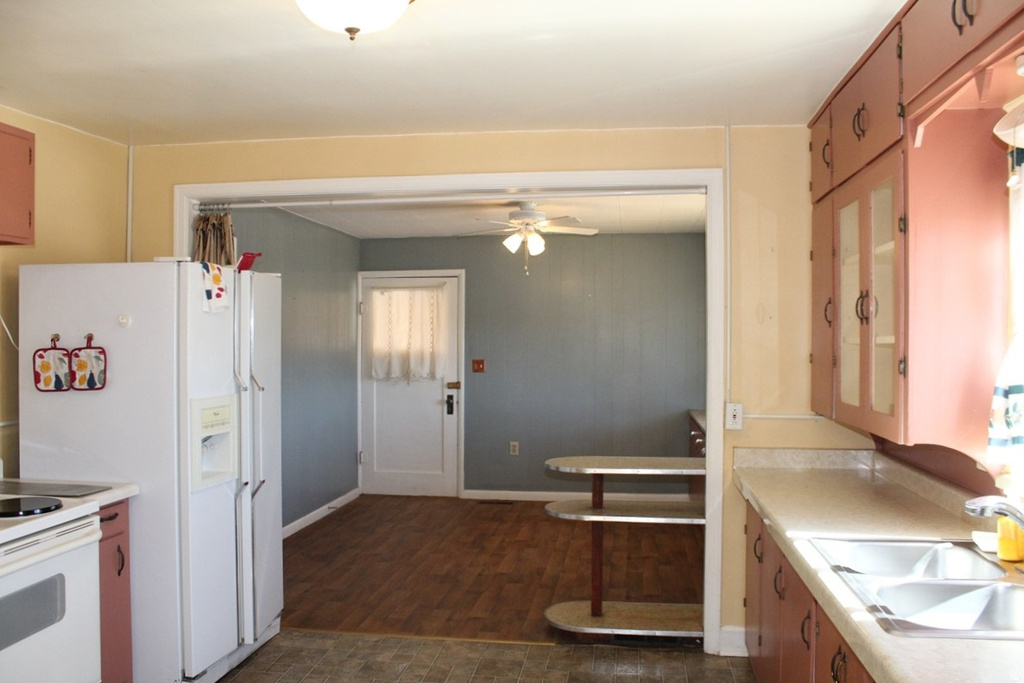 105 E MAIN ST Bicknell, UT 84715