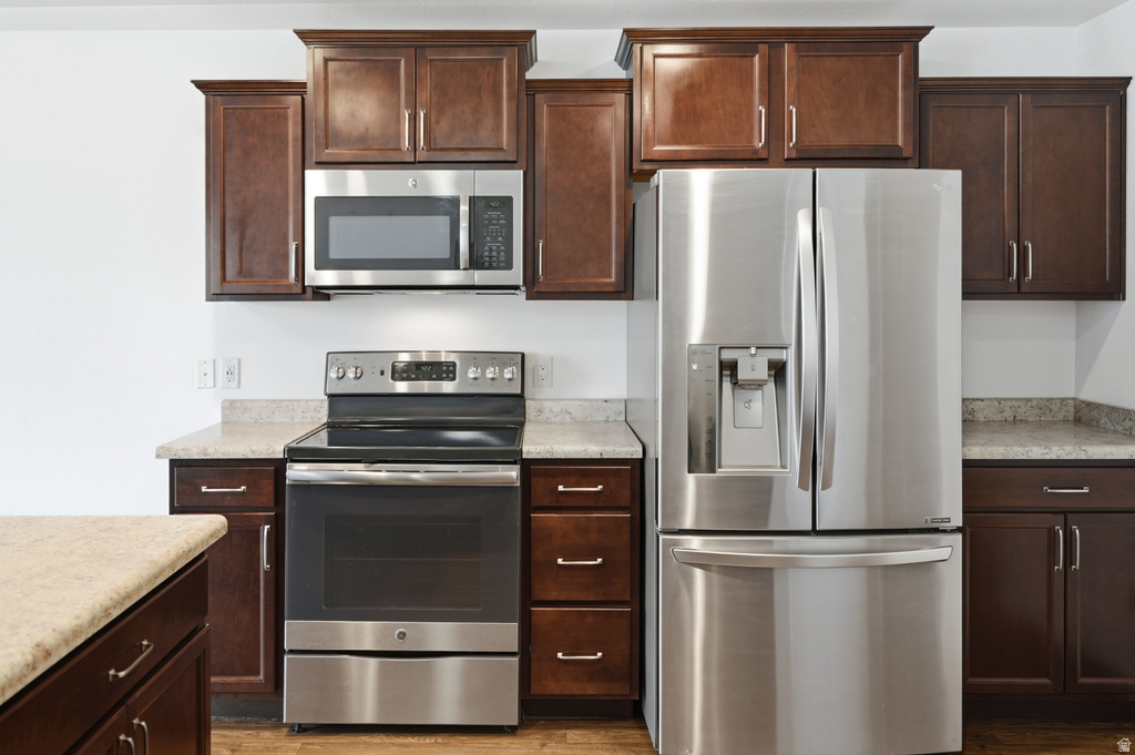 572 S SILVERMOON LN Saratoga Springs, UT 84045