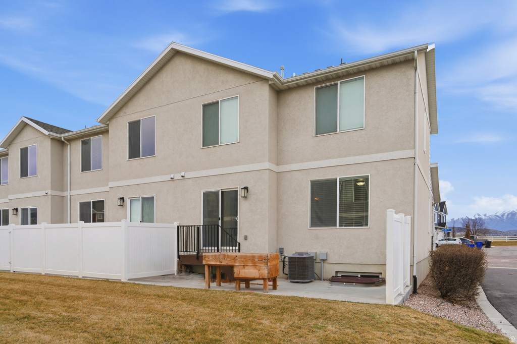 572 S SILVERMOON LN Saratoga Springs, UT 84045