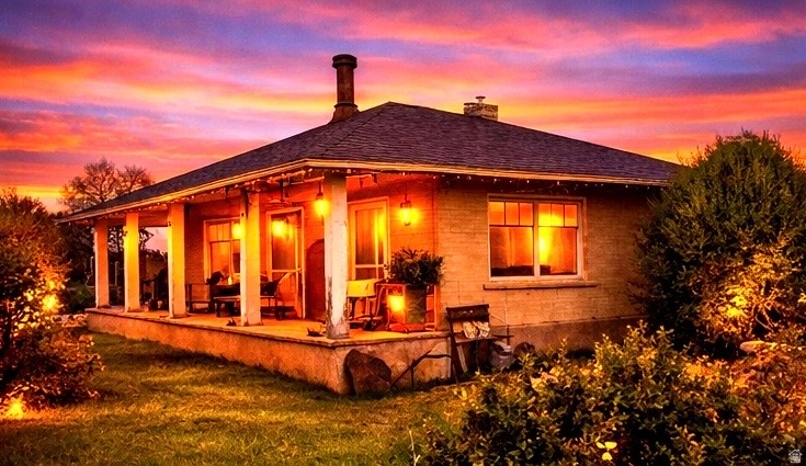 393 W CENTER ST Springville, UT 84663