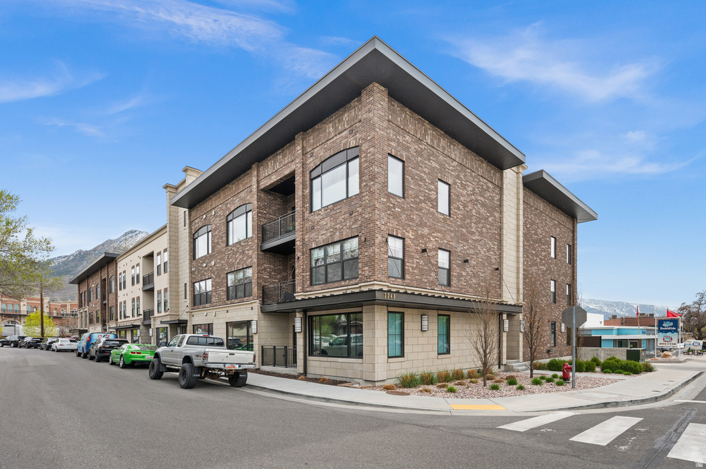 2240 E LANEY AVE #203 Holladay, UT 84117