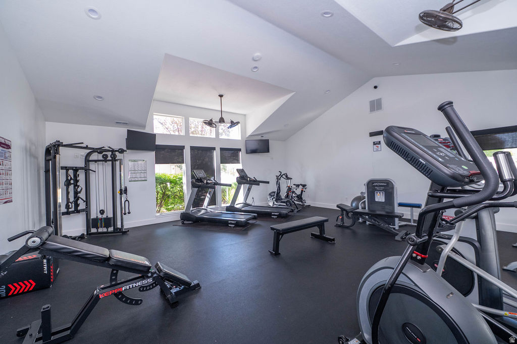 936 W SPRING CREEK LN Farmington, UT 84025