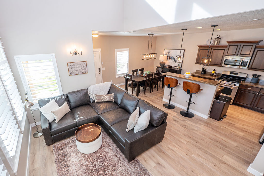 936 W SPRING CREEK LN Farmington, UT 84025