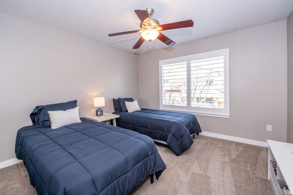 936 W SPRING CREEK LN Farmington, UT 84025