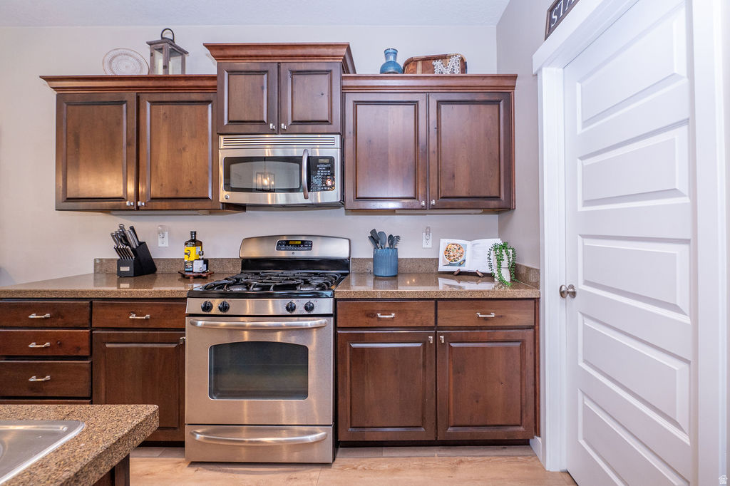 936 W SPRING CREEK LN Farmington, UT 84025