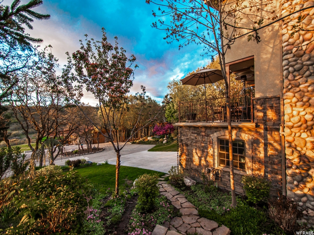 2015 E DIMPLE DELL RD Sandy, UT 84092