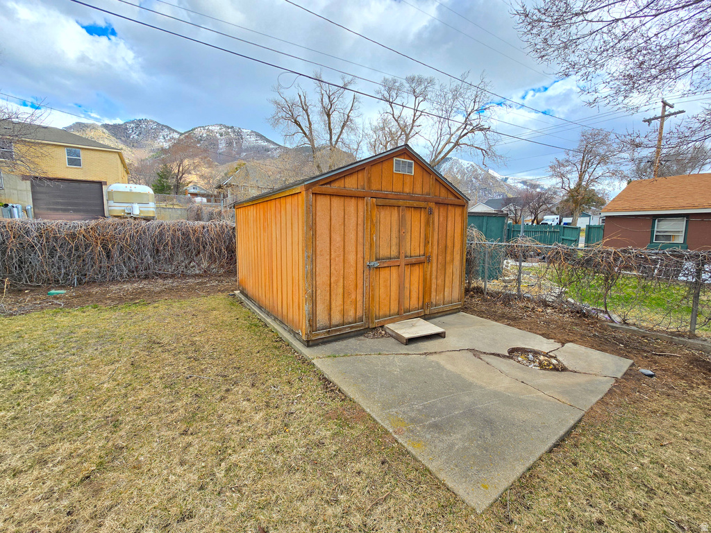 2084 ROBINS AVE Ogden, UT 84401