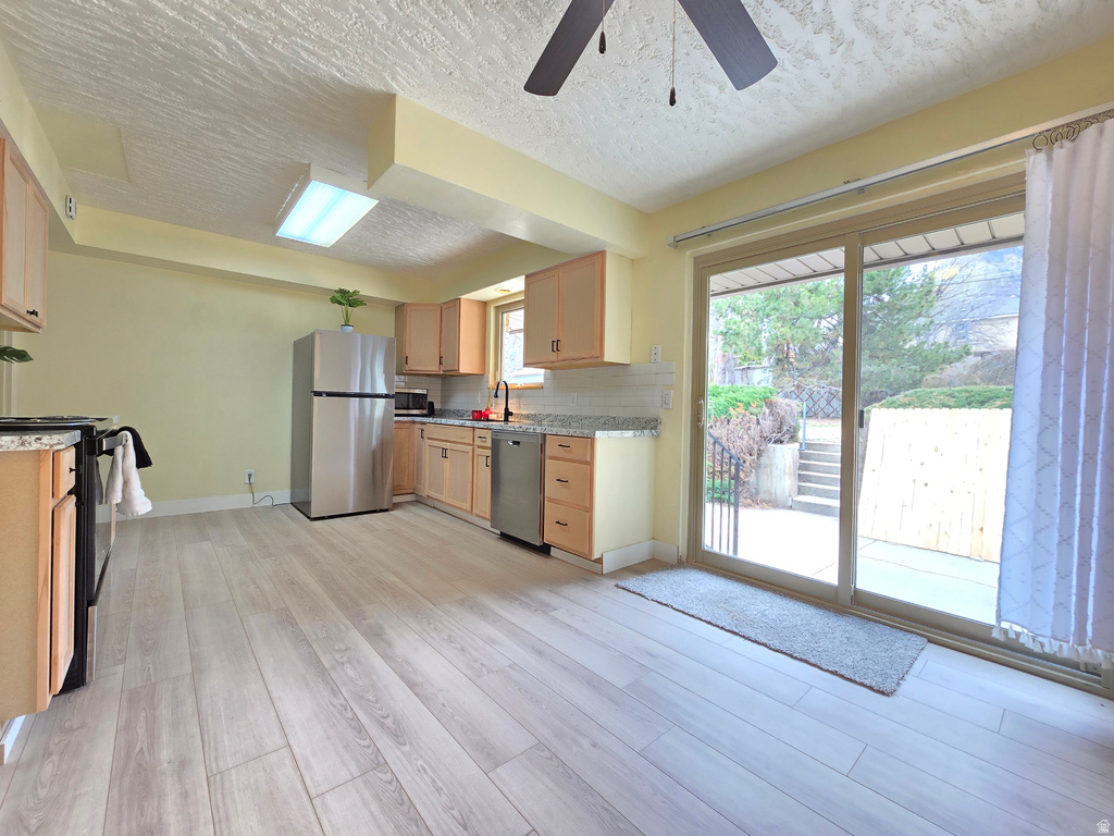 2084 ROBINS AVE Ogden, UT 84401