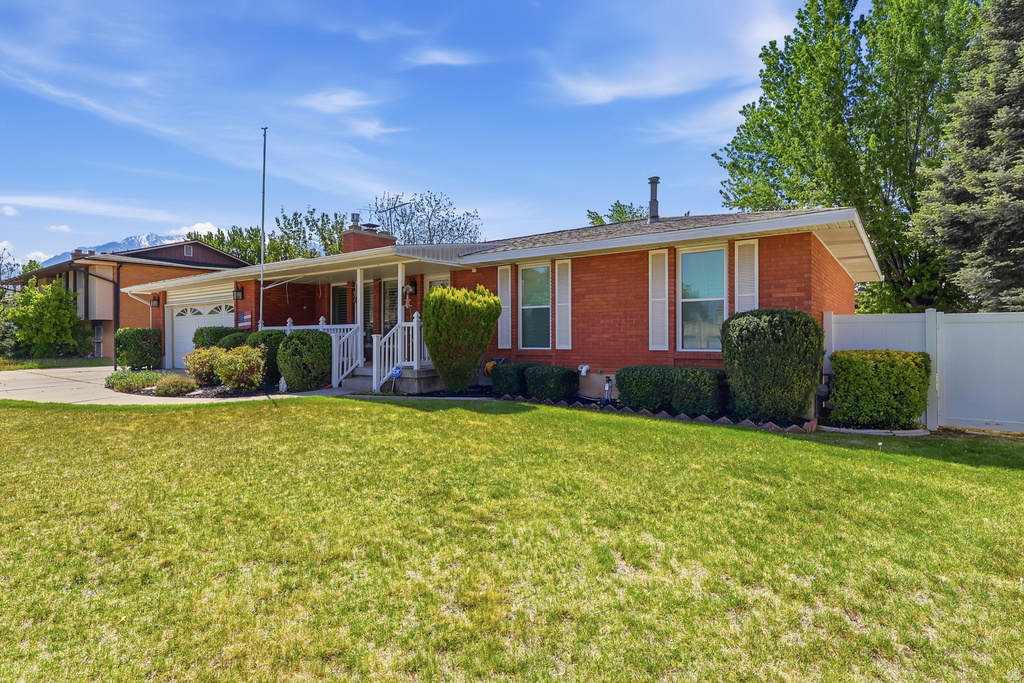 1242 E EARL S WAY photo 2