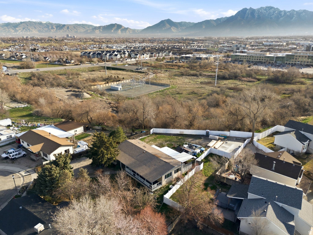 7151 S 1115 CIR West Jordan, UT 84084