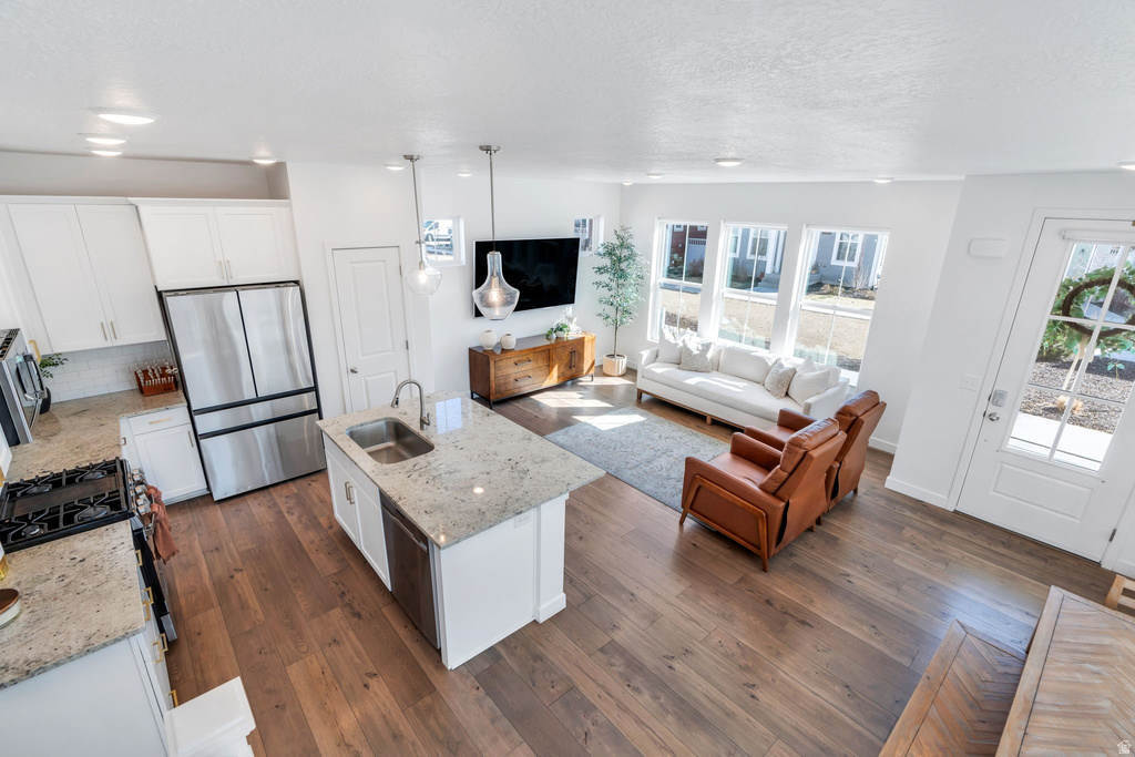 6811 W SKIP ROCK RD South Jordan, UT 84009