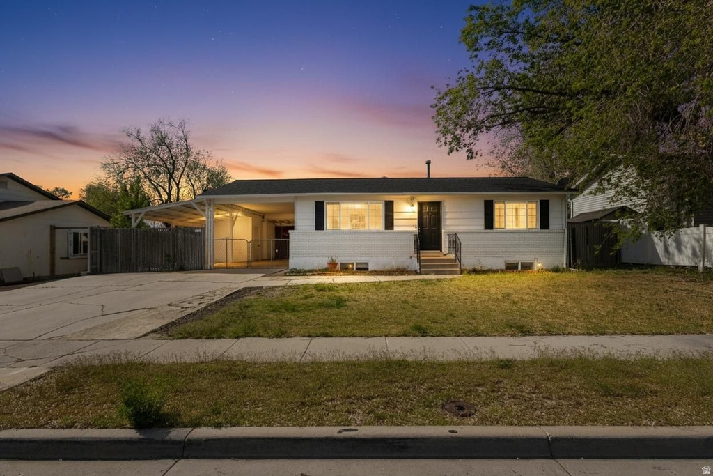 4905 W HELLAS DR West Valley City, UT 84120