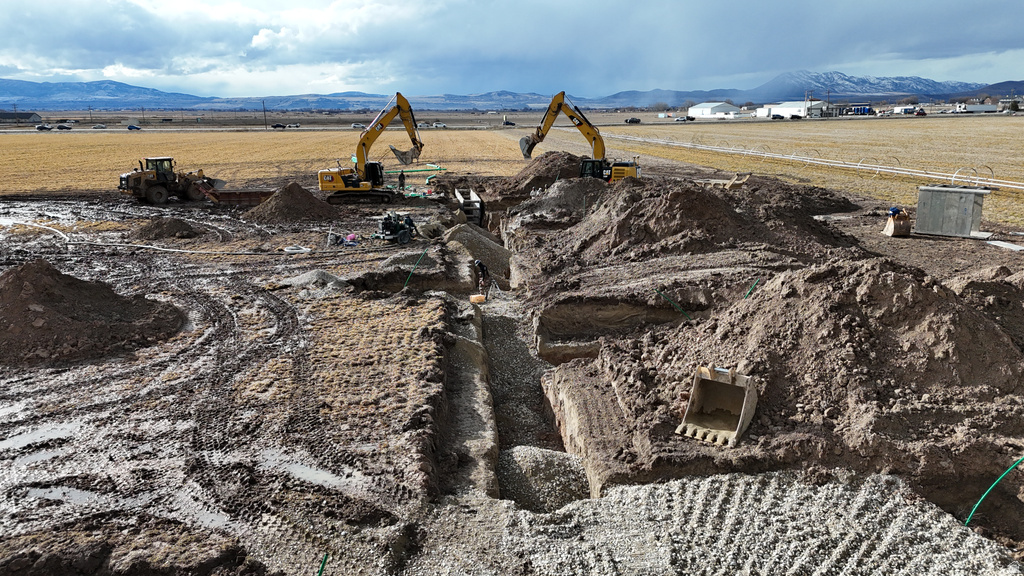 608  HWY 91 Hyde Park, UT 84318