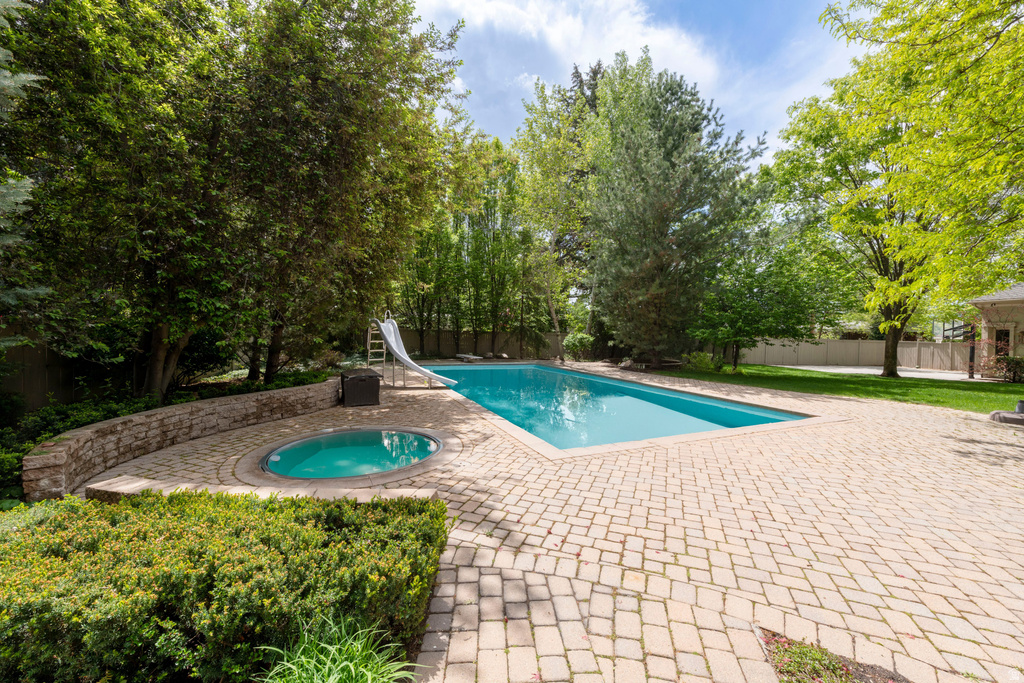 2620 E CASTO LN Holladay, UT 84117