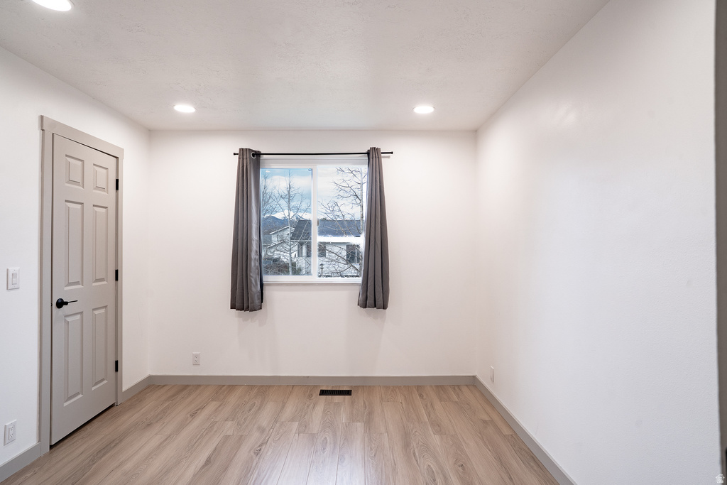 6070 S COUGAR LN Kearns, UT 84118