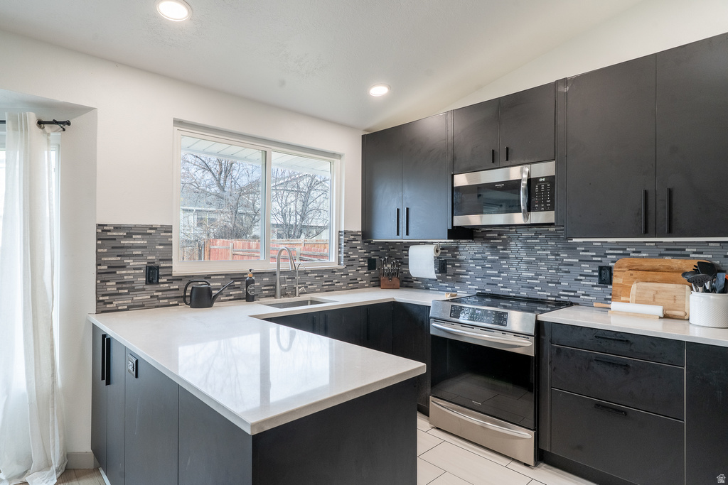 6070 S COUGAR LN Kearns, UT 84118