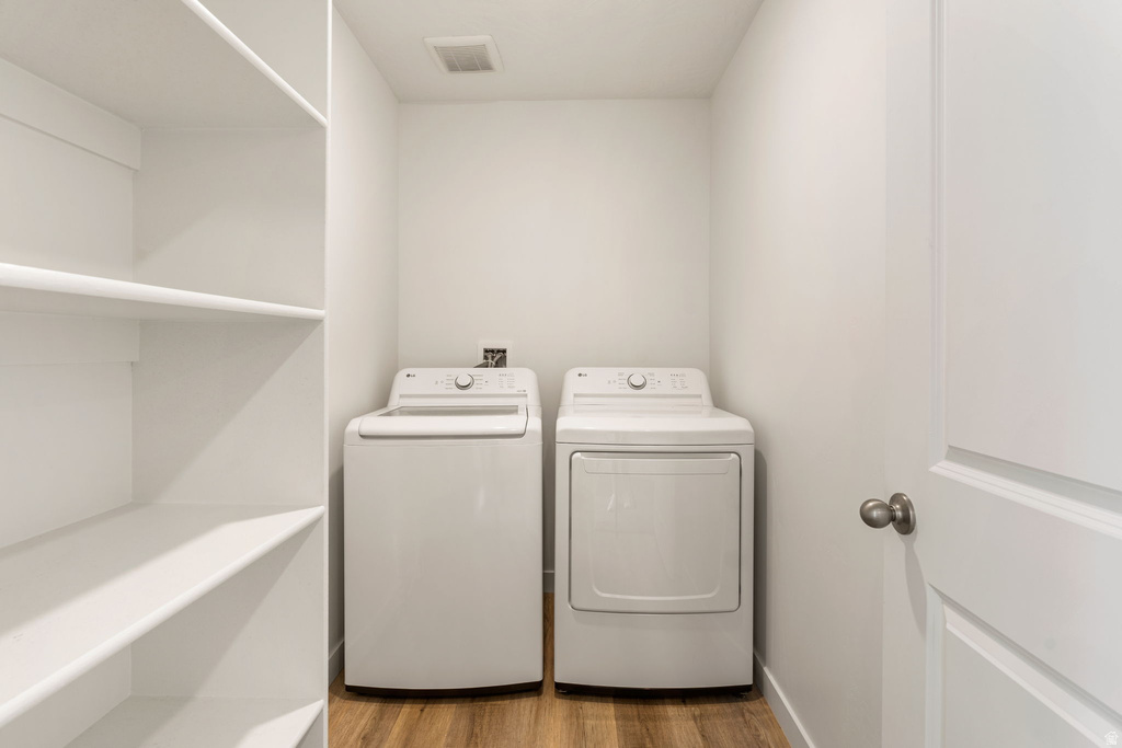 1737 S DEVILS GARDEN LN Washington, UT 84780