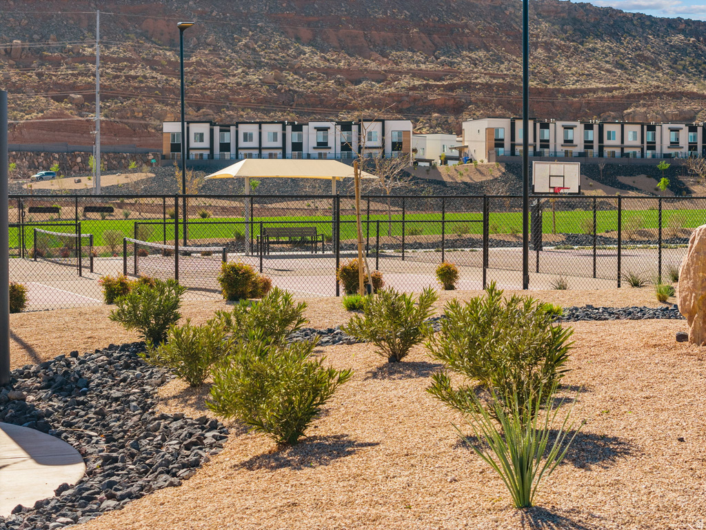 1737 S DEVILS GARDEN LN Washington, UT 84780