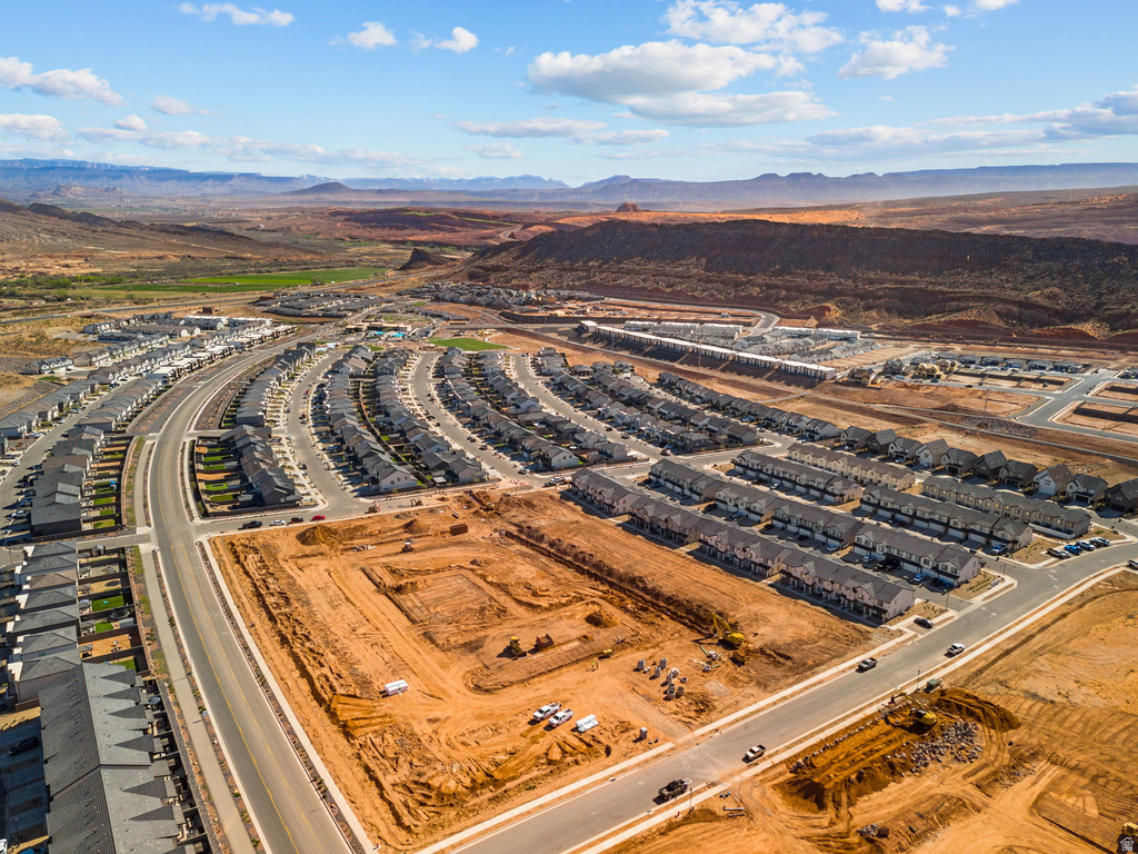 1737 S DEVILS GARDEN LN Washington, UT 84780