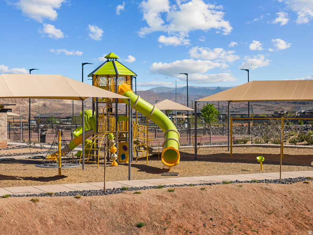 1737 S DEVILS GARDEN LN Washington, UT 84780