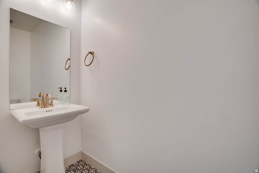 432 E 2600 N Lehi, UT 84043