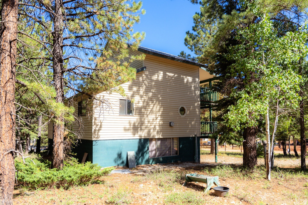 1270 W STRAWBERRY POINT RD Duck Creek Village, UT 84762