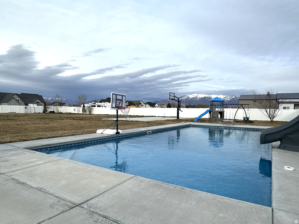 2216 N 3430 W Clinton, UT 84015