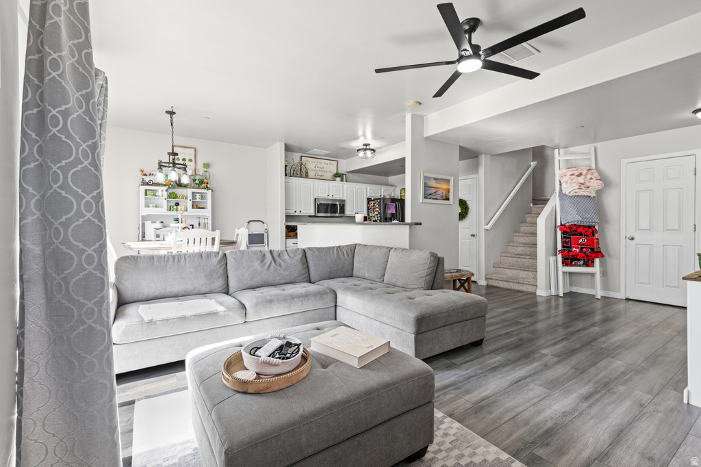 6633 W YELLOW POPPY DR West Jordan, UT 84081