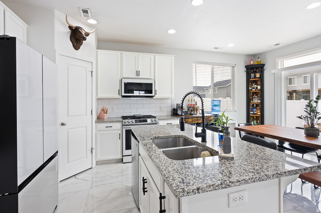 4144 W 6075 S Roy, UT 84067