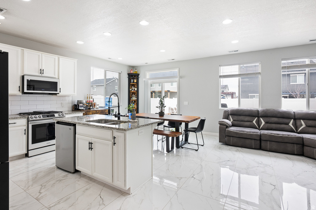 4144 W 6075 S Roy, UT 84067