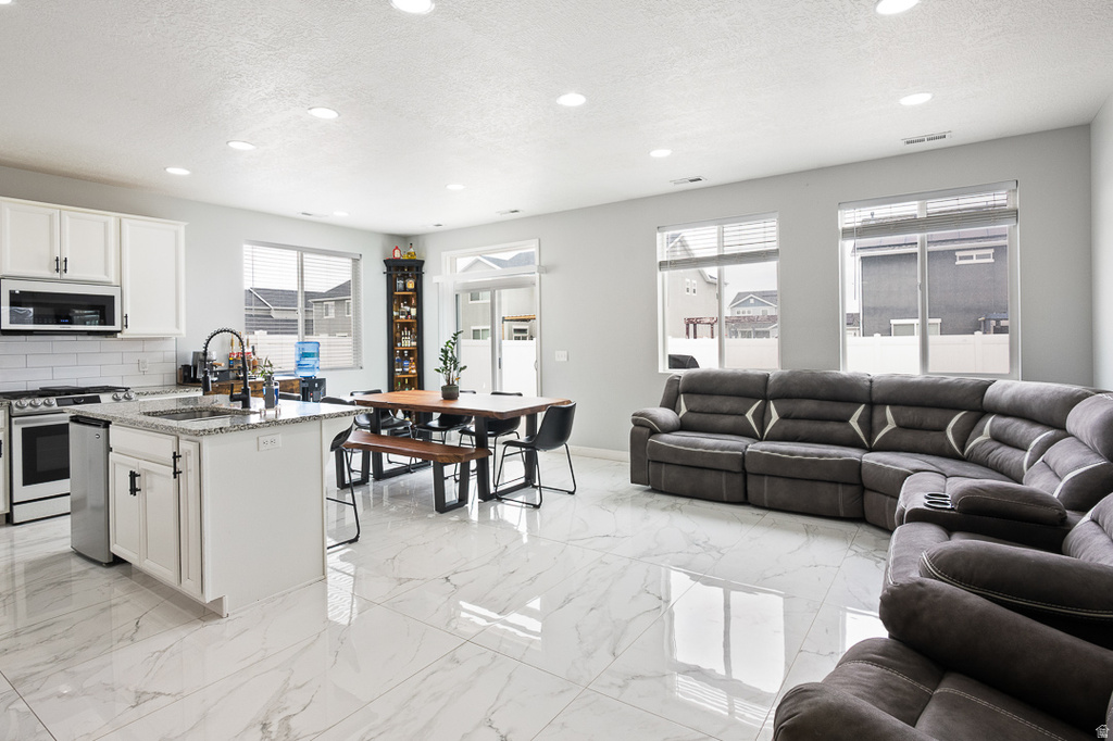 4144 W 6075 S Roy, UT 84067