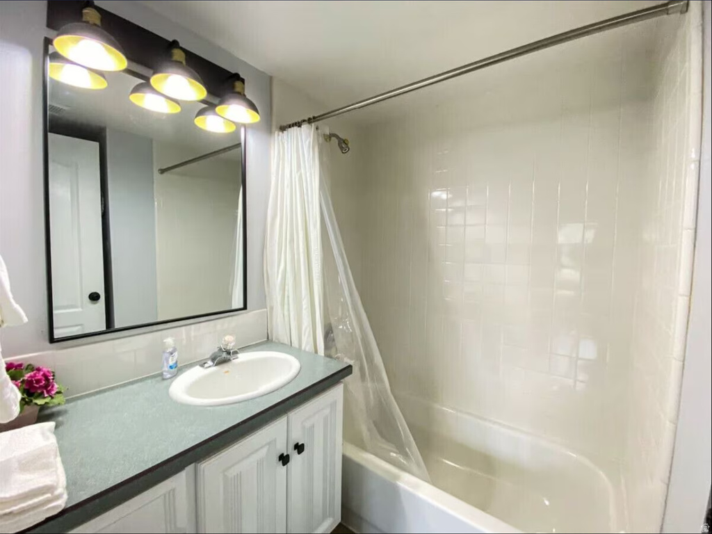 929 N HARBOR VILLAGE DR #117 Garden City, UT 84028