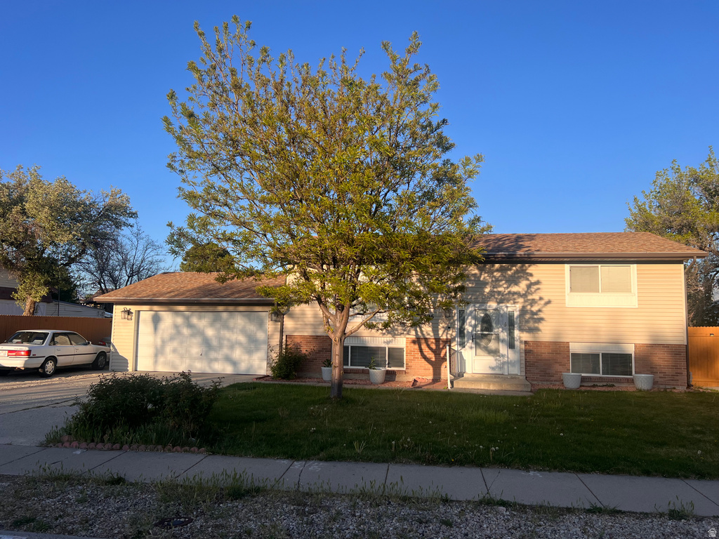 6695 S SOMERSET DR West Jordan, UT 84084