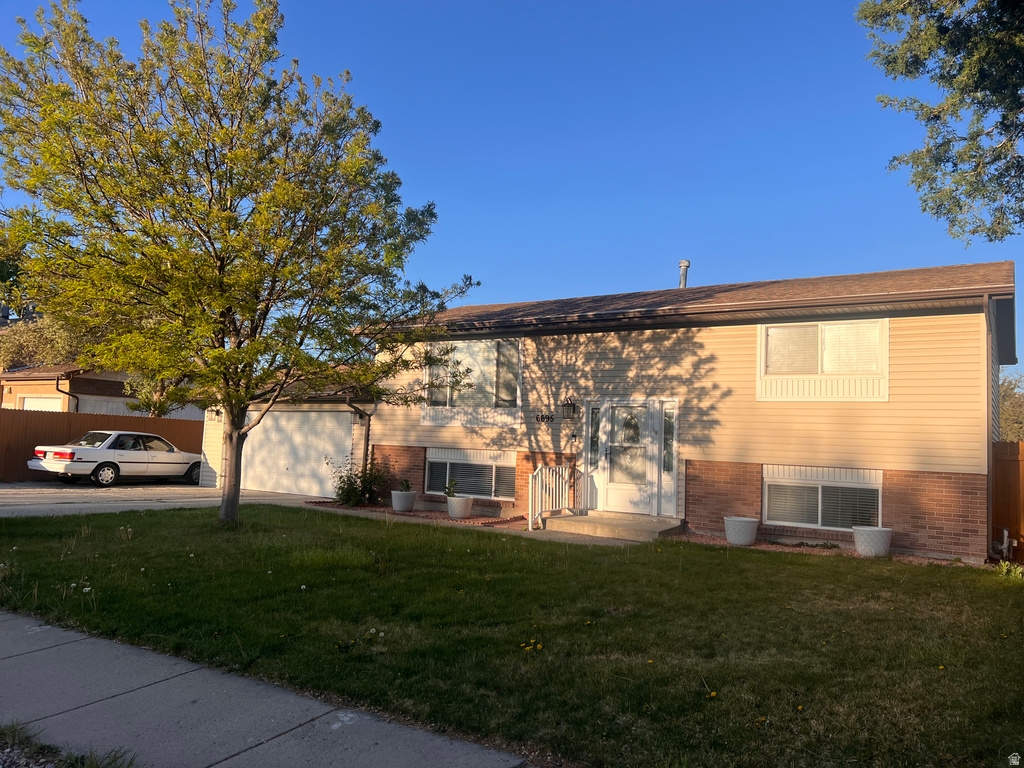 6695 S SOMERSET DR West Jordan, UT 84084