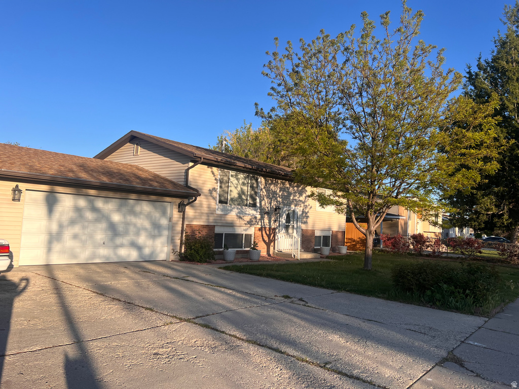 6695 S SOMERSET DR West Jordan, UT 84084