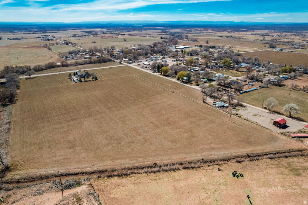 11103 E 7000 N Lapoint, UT 84039